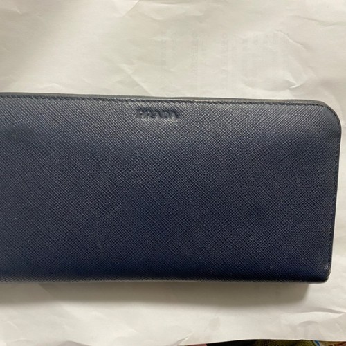 プラダ 財布