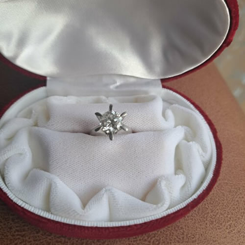 ダイヤモンド指輪