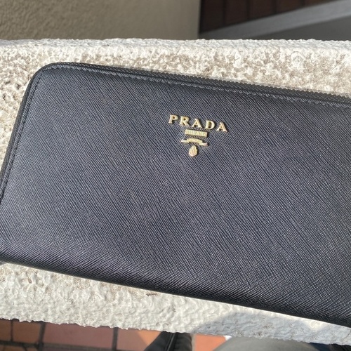 プラダ長財布