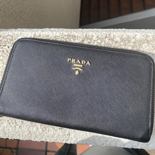 プラダ長財布