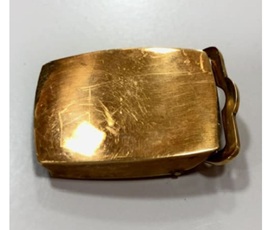 金のベルトバックル