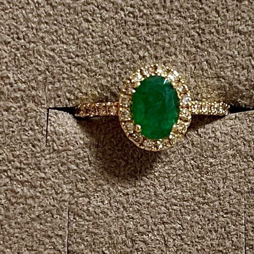 エメラルド ダイヤ取り巻きリング