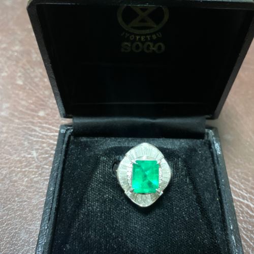 PT900 エメラルド、ダイヤリング