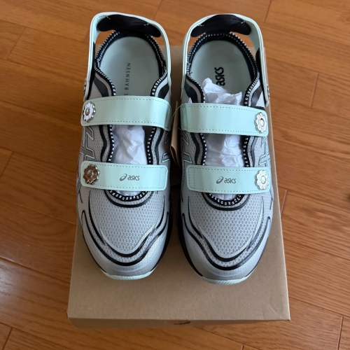 アシックスセシリーバンセンコラボ GEL-QUANTUM 360VIII