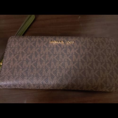 マイケルコース 長財布