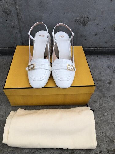 新品未使用　フェンディ　ストラップ付きサンダルシューズ　38サイズ　クロコ