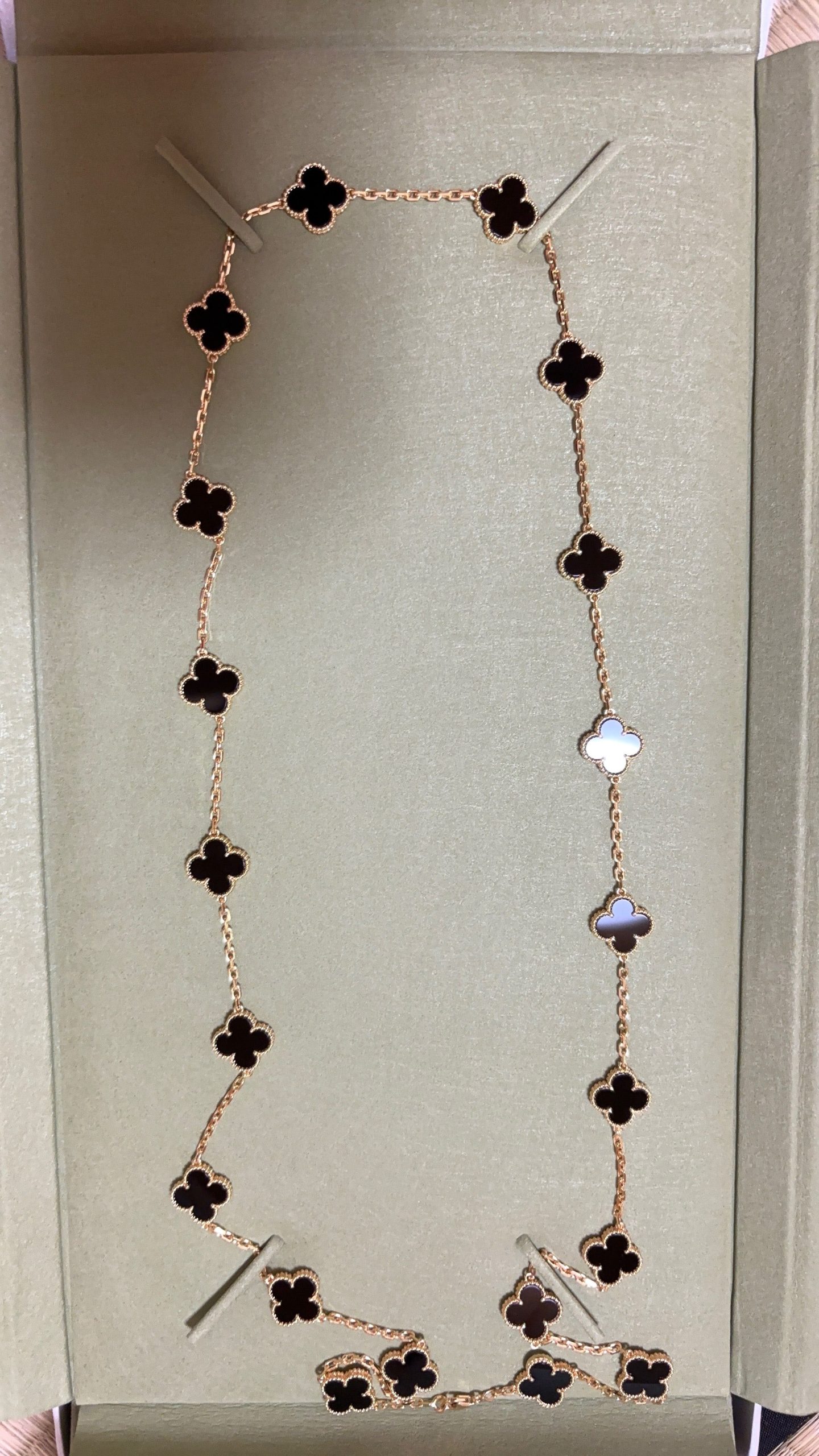 ヴァンクリーフアンドアーペルの画像