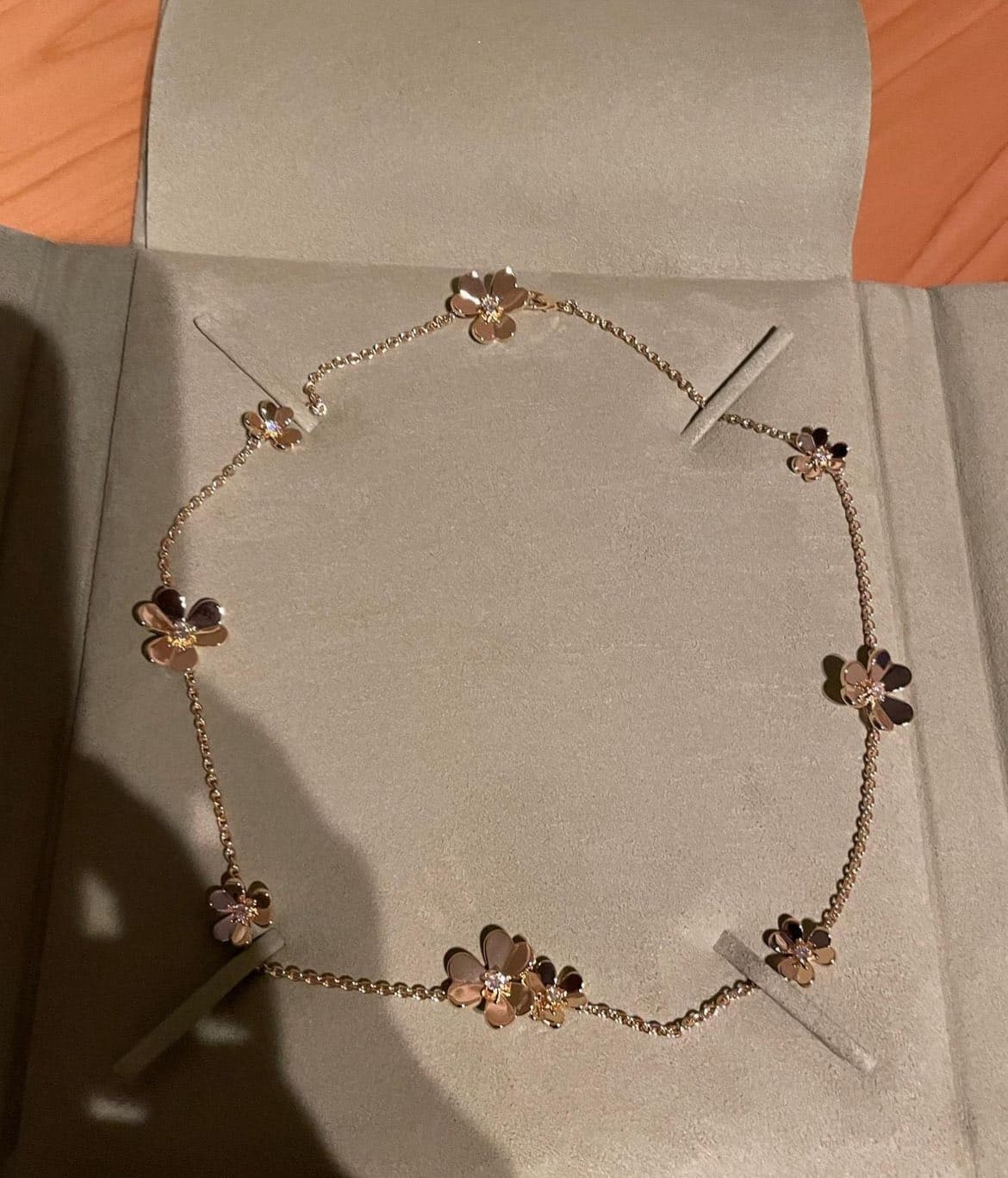 ヴァンクリーフ　フリヴォルネックレスの画像