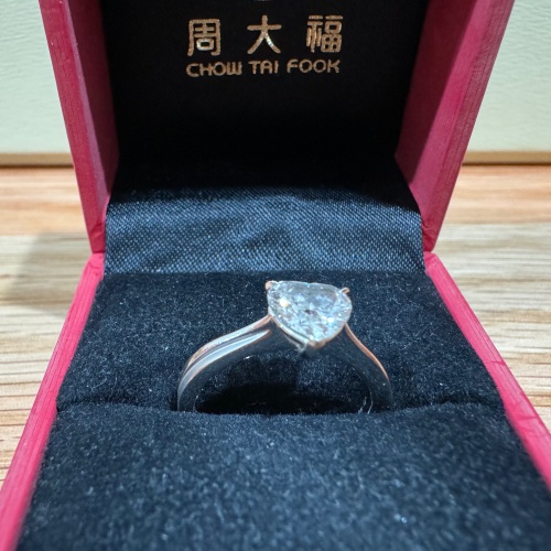 ダイヤモンドリングの画像