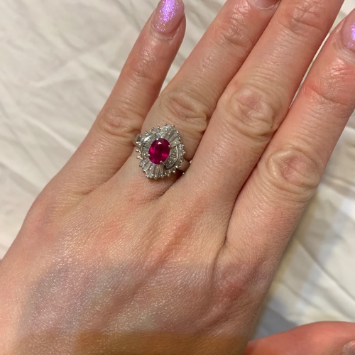 プラチナルビーダイヤモンド指輪の画像