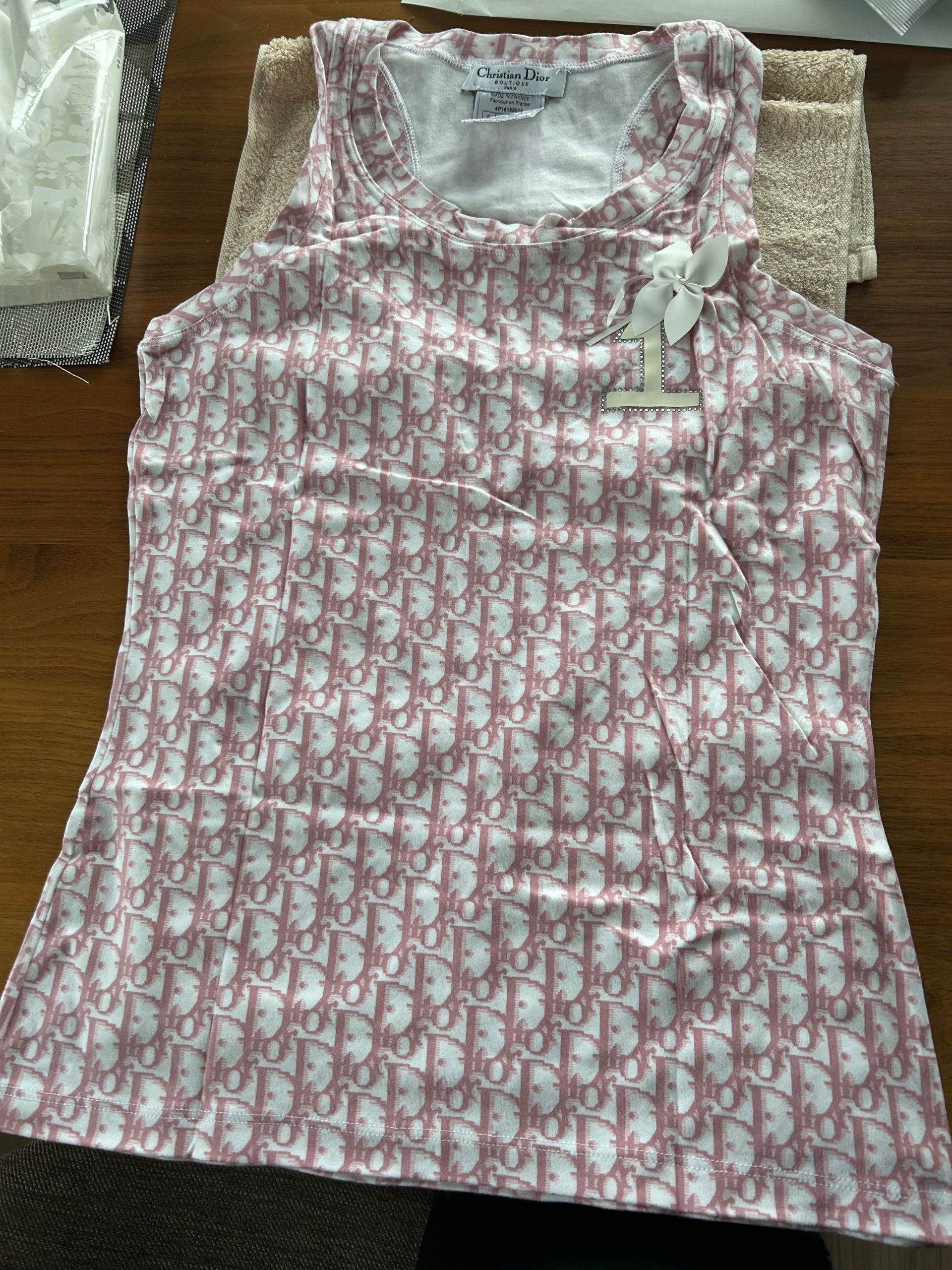 10年以上前に購入した未使用の洋服の画像