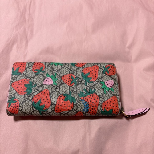 グッチ GUCCI GGスプリーム ストロベリープリント 長財布の画像