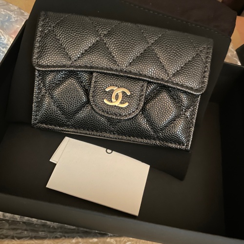 CHANELマトラッセキャビアスキン三つ折り財布の画像