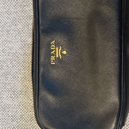 プラダダブルジップスクエアショルダーバッグ