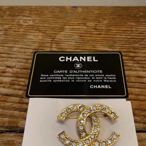 シャネル　ブローチ