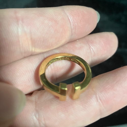 ティファニー スクエアリング イエローゴールド