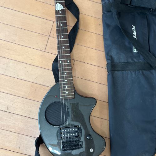 アンプ内蔵ギター　　品名不明