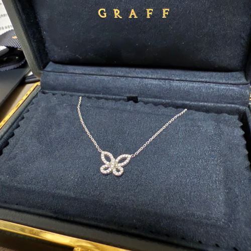 グラフ ミニバタフライ シルエット ダイアモンド ペンダント