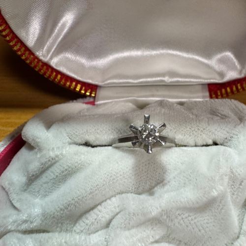 立爪ダイヤモンドリング