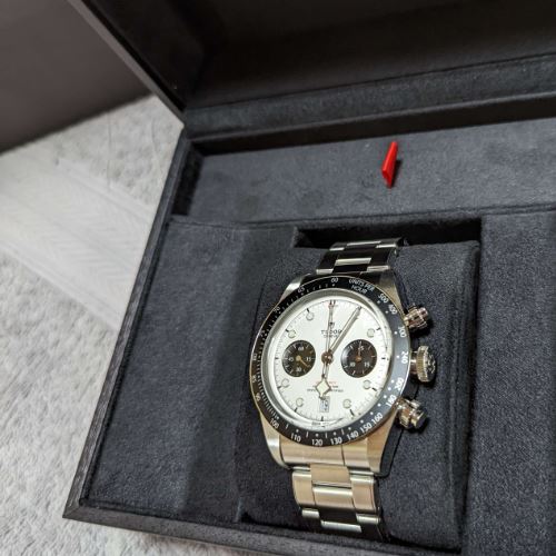 ブラックベイクロノ　ステンレスバンド　白文字盤