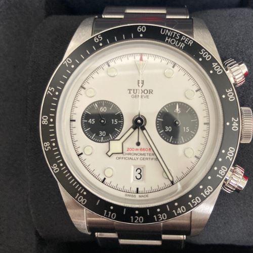 ブラックベイクロノ　白文字盤