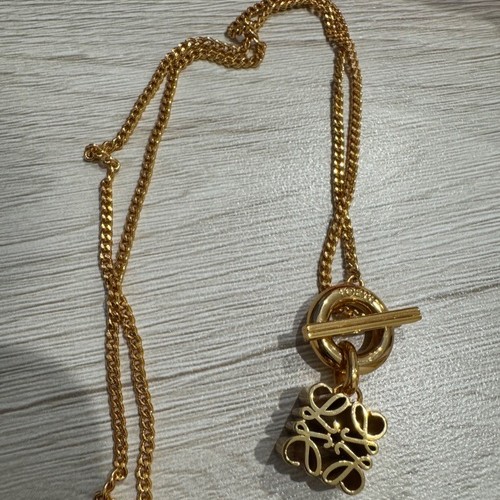 ロエベ　アナグラムペンダント