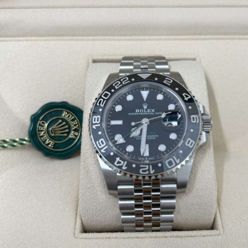 ロレックス GMTマスター 126710GRNR