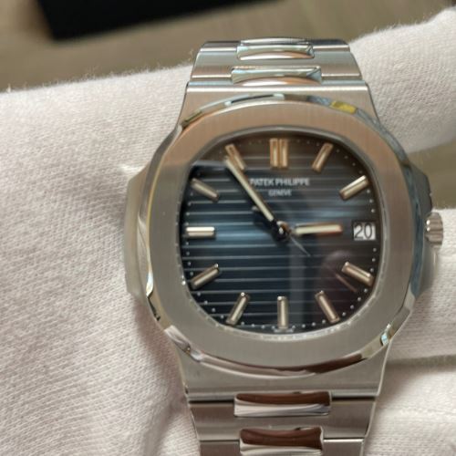 パテックフィリップ ノーチラス 5711/1a/01