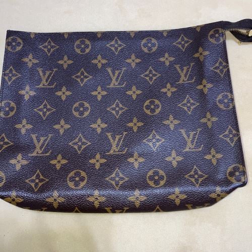 ルイヴィトン　セカンドバッグ　中に傷あり