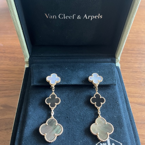 ヴァンクリアルハンブラ３連ピアスの画像