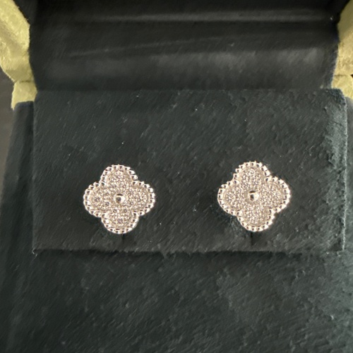 ヴァンクリーフ　スウィートアルハンブラダイヤモンドピアスの画像