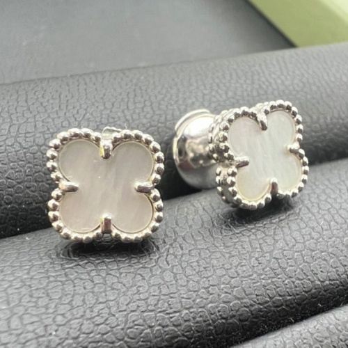 ヴァンクリーフ &アーペル　スウィートアルハンブラ　ピアスの画像