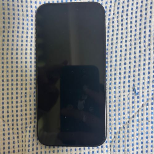 iPhone15ブラック　赤ロムです。