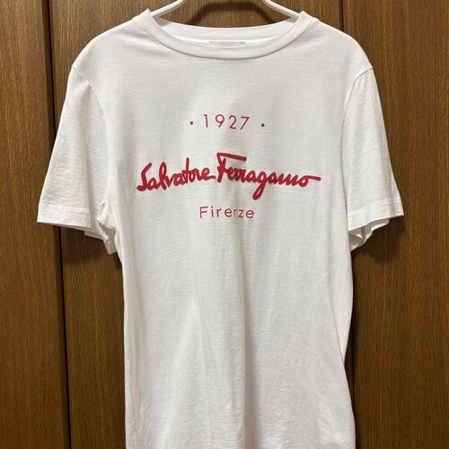 フェラガモTシャツ