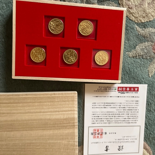 天皇在位60年.20g5個桐箱入