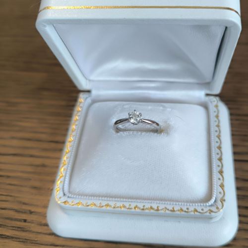 Pt900 ダイヤモンドリング Eカラー vvs2.トリプルEX