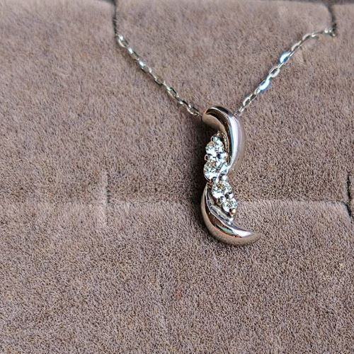 festaria　VOYAGE　10K　ホワイトゴールド　 ダイヤモンド4石　ネックレス