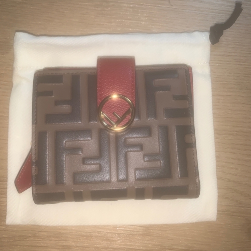 フェンディ財布 レッドレザー
