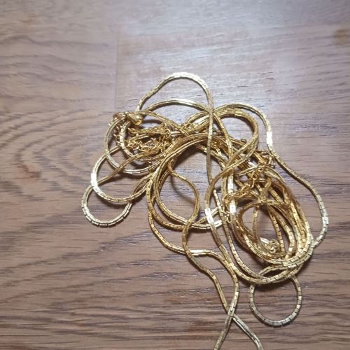 切れたネックレス