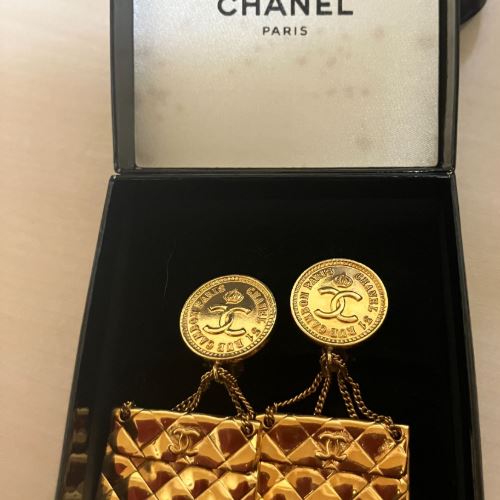 CHANELマトラッセ バッグ型イヤリング