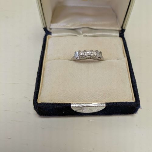 一文字ダイヤモンドリング