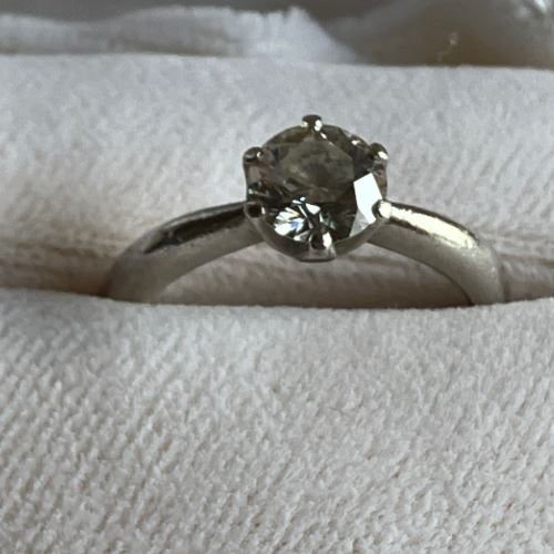 ダイヤモンド指輪