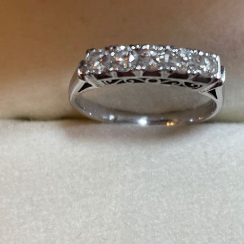 ダイヤモンド一文字リング