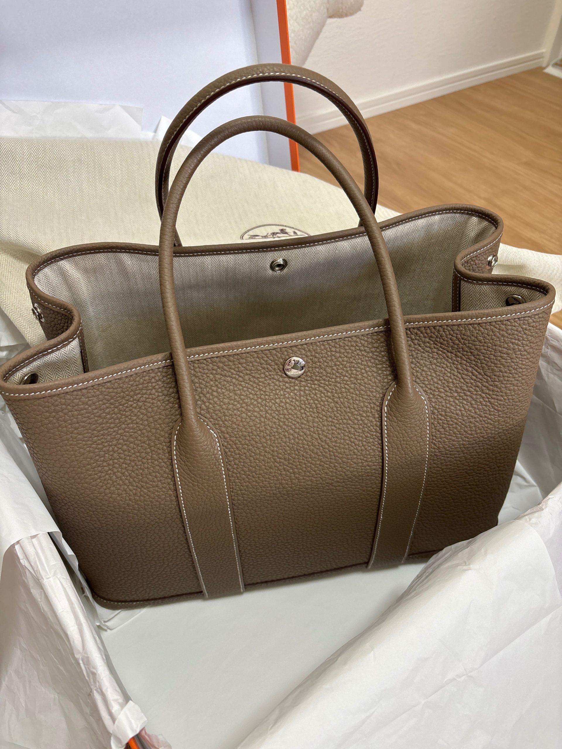 ガーデンパーティー 36 エトゥープの画像