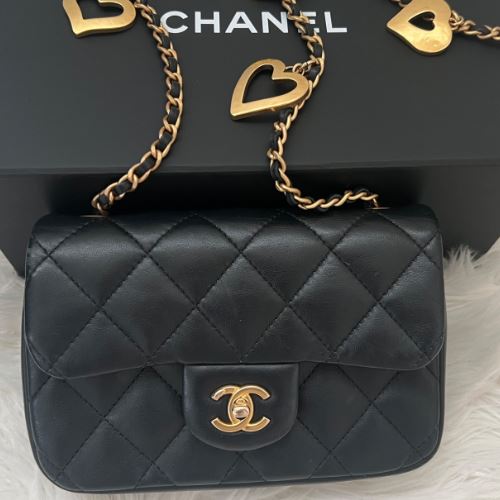 シャネルマトラッセミニフラップバッグ ハートチェーン