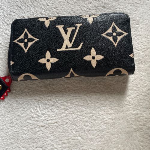 ルイ・ヴィトンのバイカラー モノグラム・アンプラント