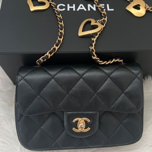 シャネルマトラッセミニフラップバッグ ハートチェーン