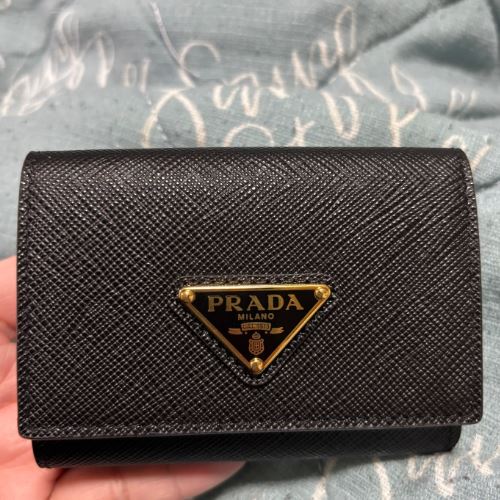 PRADA三つ折り財布