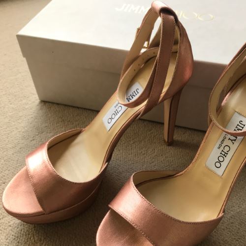 ジミーチュウ　パンプス