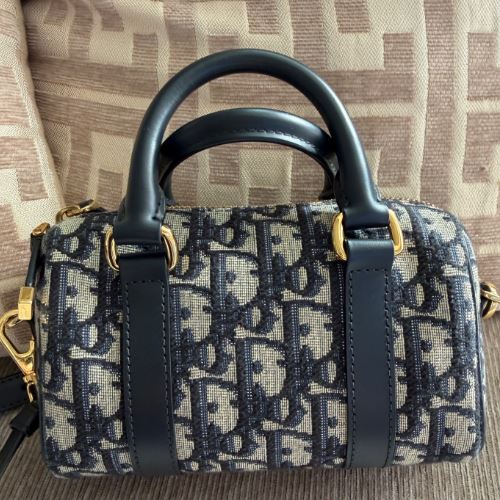 ディオール　グルーヴ 　ショルダーバッグ